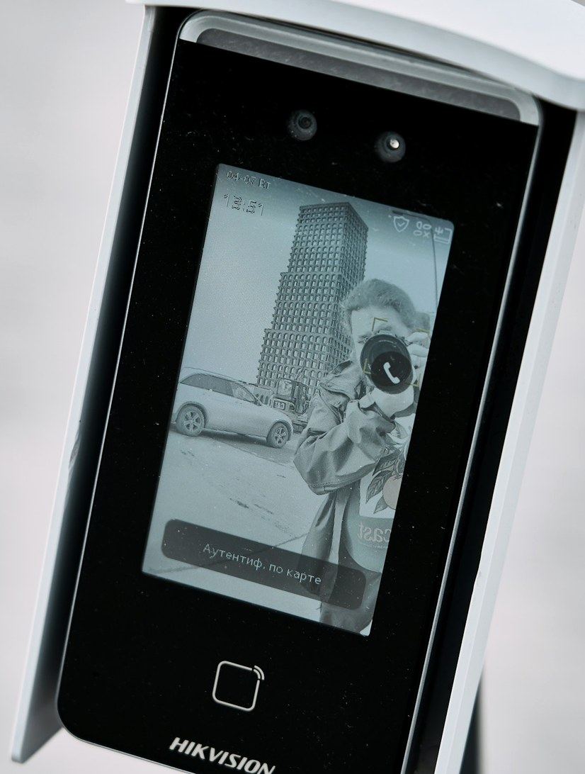 Biometric access control terminal