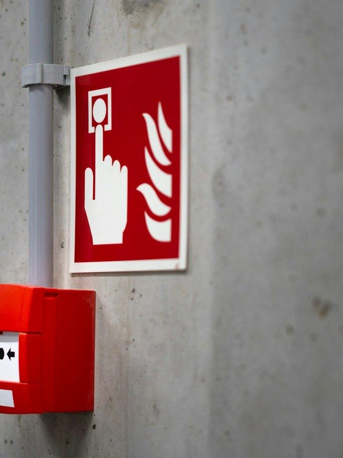 Fire alarm manual call point